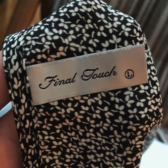 [SOLD] 
Leaf pattern, deep V neck dress - Picture 3 of 3